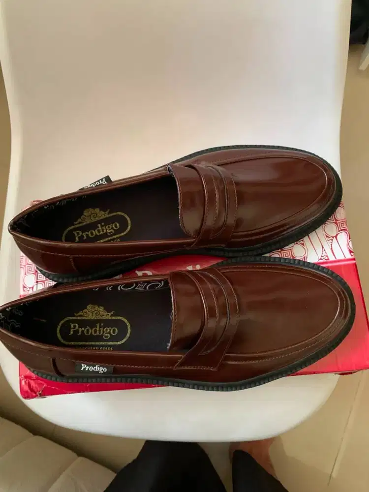 sepatu loafers brown