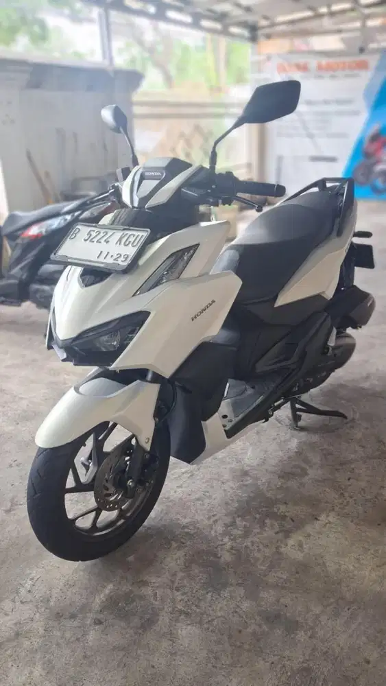 (B) AllNew Honda Vario 160 CBS ISS Tahun 2024