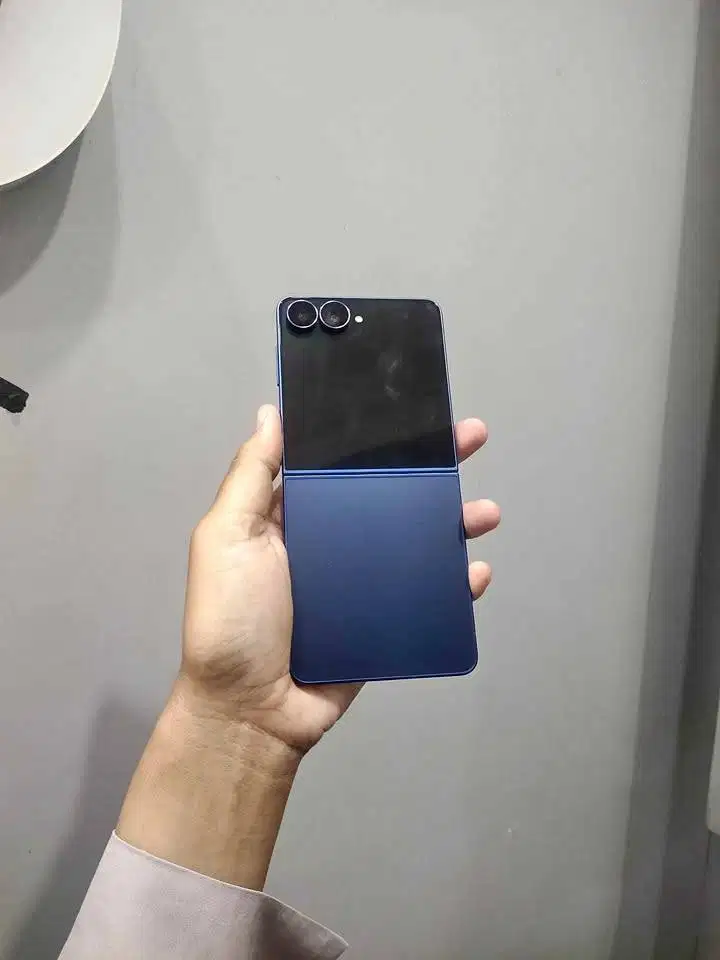 Samsung Z Flip 7 12/256 Sein Fullset Normal