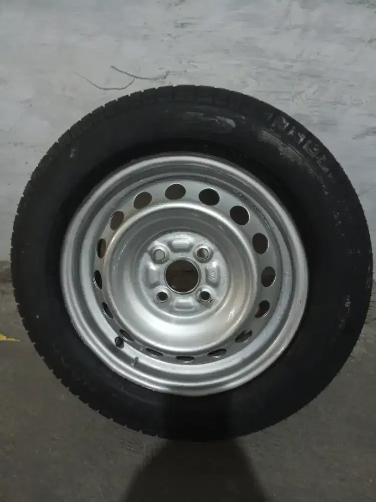 Jual velg kaleng r14 + ban baru mulus
