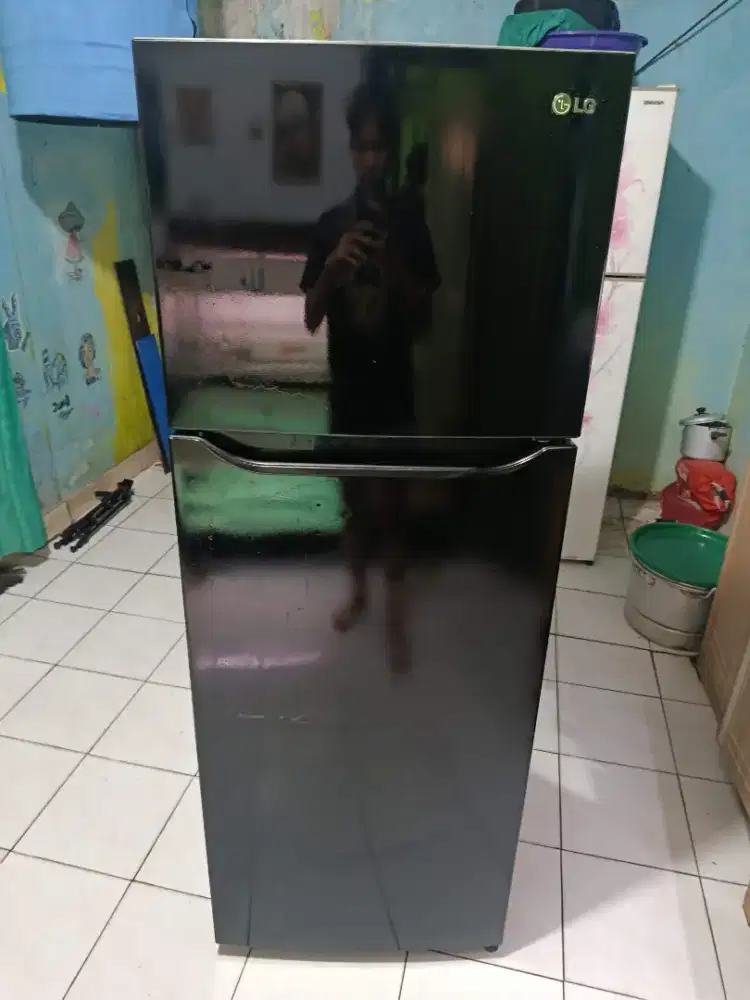 Kulkas 2 pintu merek LG inverter