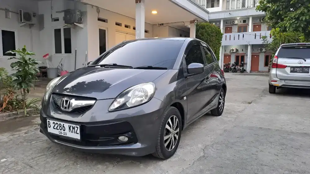 Honda brio 1.2 E automatik 2014 bergaransi dp 20jt angsuran 2.7jt 5thn