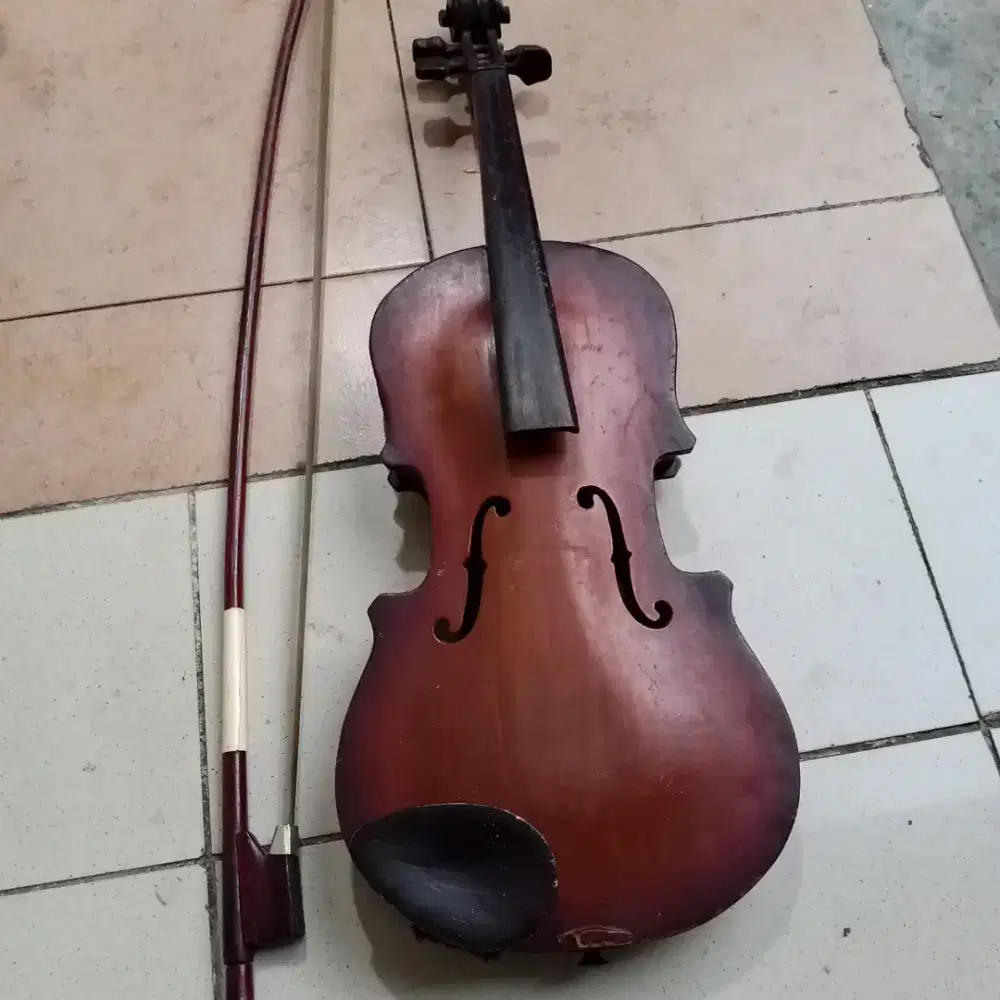 Jual aja biola tua peninggalan