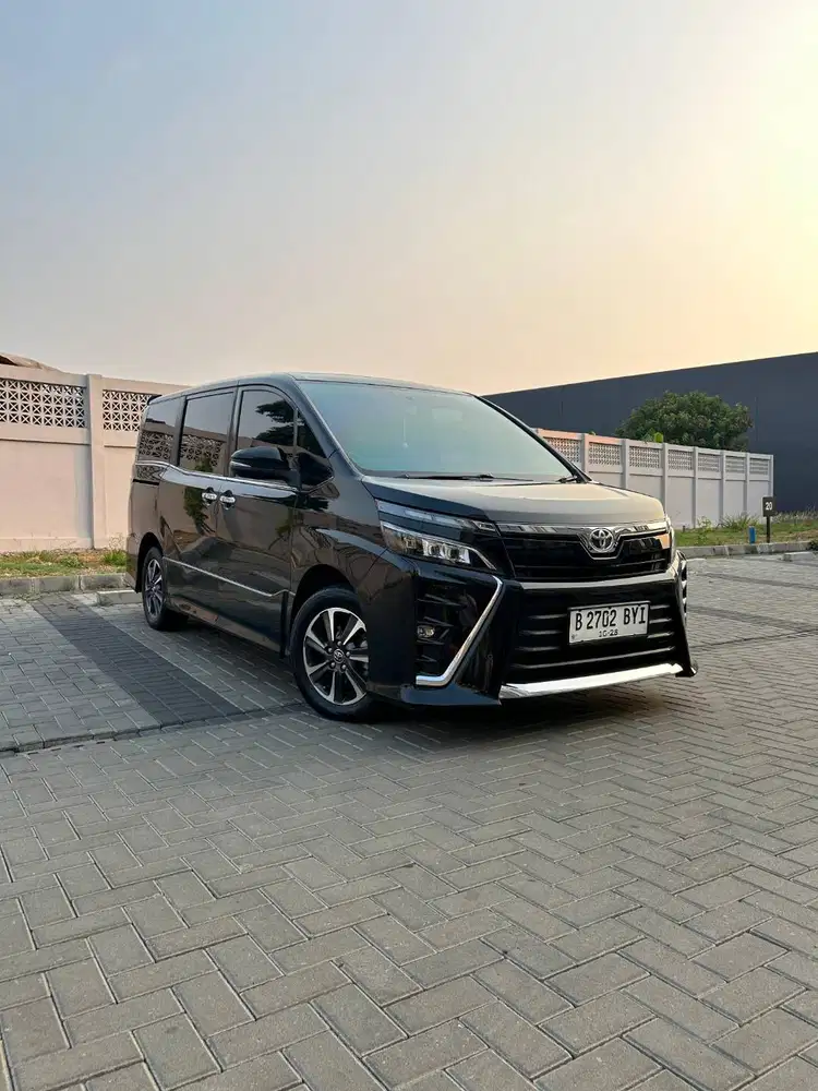 TDP 20jt !! Toyota Voxy 2.0 AT Panoramic 2018 Hitam Kondisi Istimewa