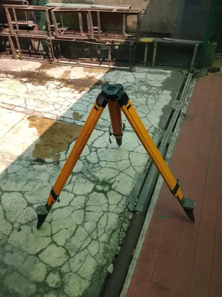 Tripod Survey Tanah