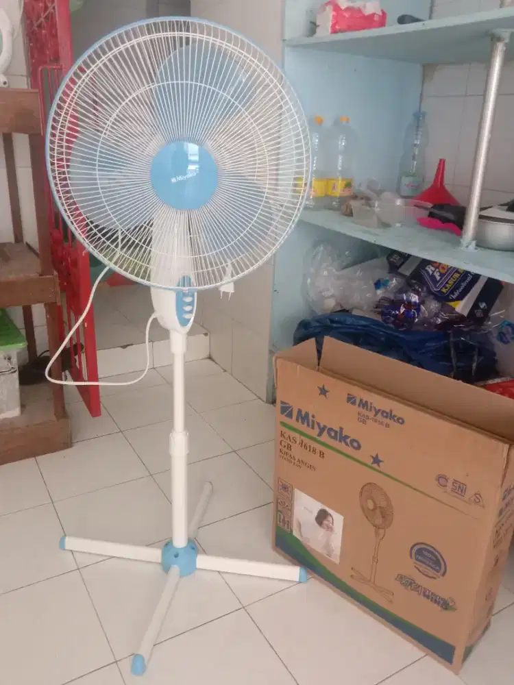 Kipas angin merk miyako standing fan