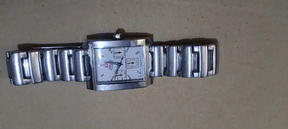 Jam tangan Swiss army HCC-8380