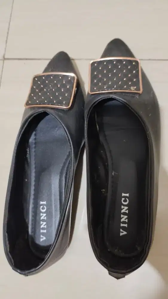 Dijual sepatu 2 pasang
