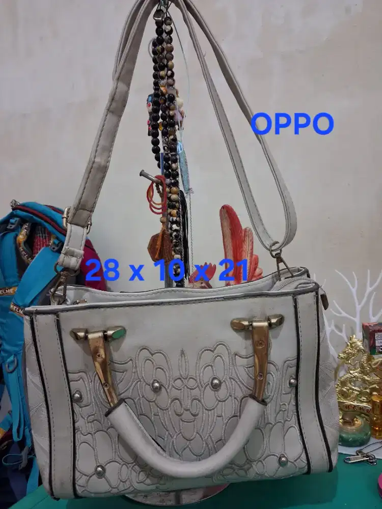 Tas branded warna
Abu-abu uk 28 x 10 x 21
Limited edition
Barang teraw