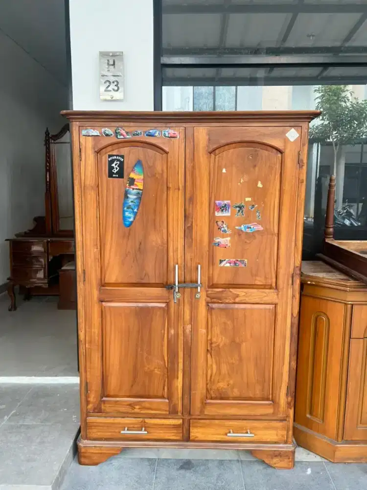 Lemari baju kayu jati