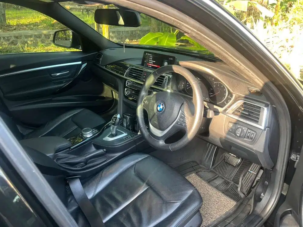 BMW 320i 2018 Bensin