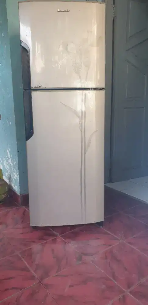 Di jual kulkas 2 pintu siap pakai
