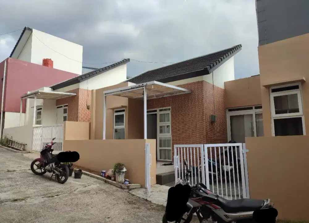 RUMAH KOMPLEK  BUMI SARIWANGI SIAP HUNI