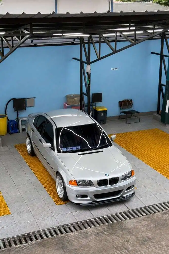 BMW 318i 2000 Bensin