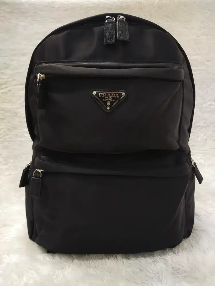Luxury PRADA bagpack keren banget dan sangat elegan