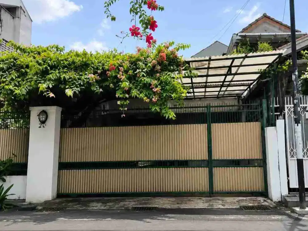 Rumah Kedoya Jakarta Barat Dijual, Lokasi Strategis, Dekat Taman, Luas 284m²