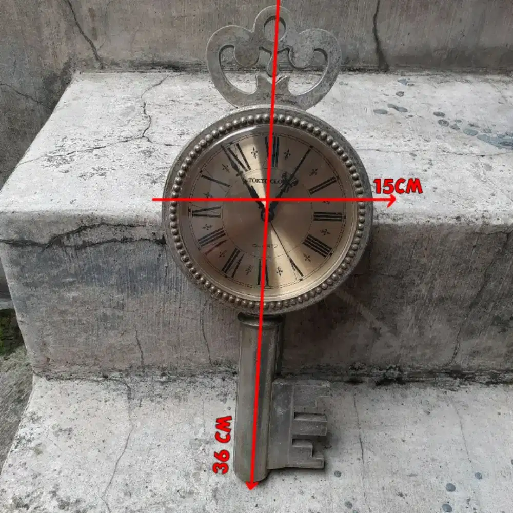 Jam dinding antik Tokyo clock