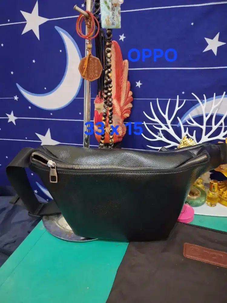 Tas pingang branded
Fendi uk 35 x 15
Limited edition
Barang terawat
Pe