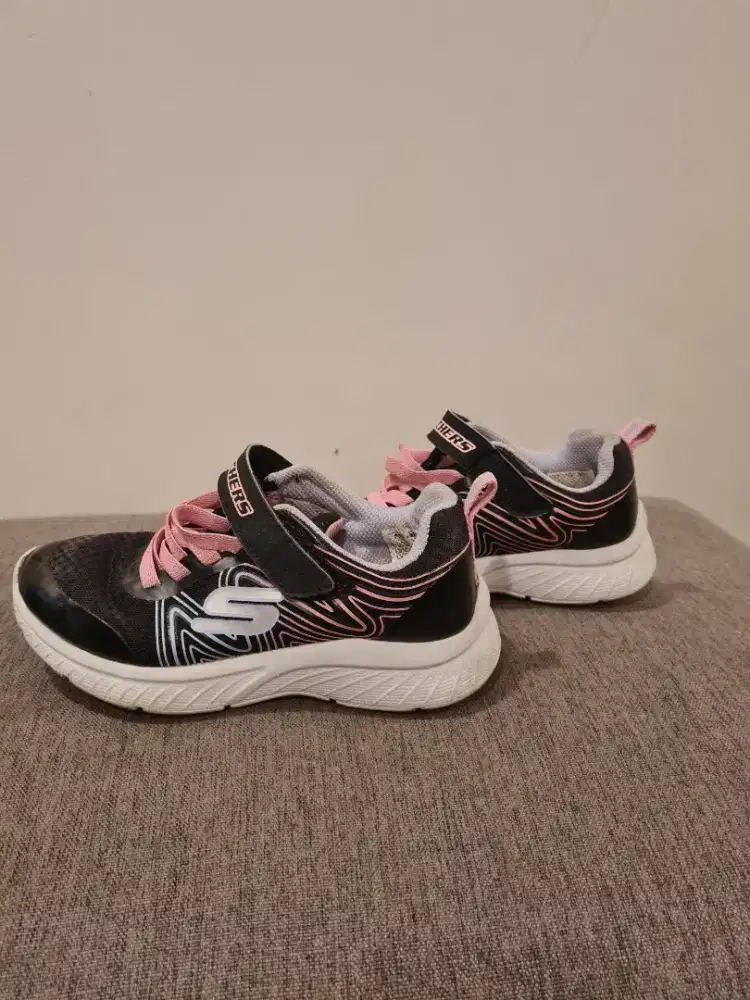 Sepatu Skechers
