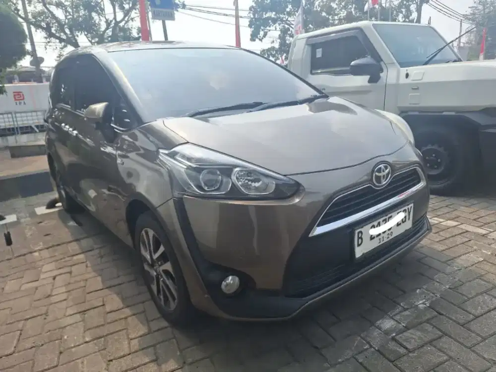 TOYOTA SIENTA G MT Nego