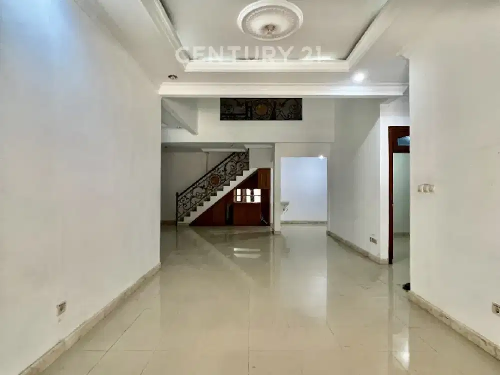 Rumah Hoek 1½ Lt Lokasi Strategis Dan Asri Di Kelapa Gading R2402