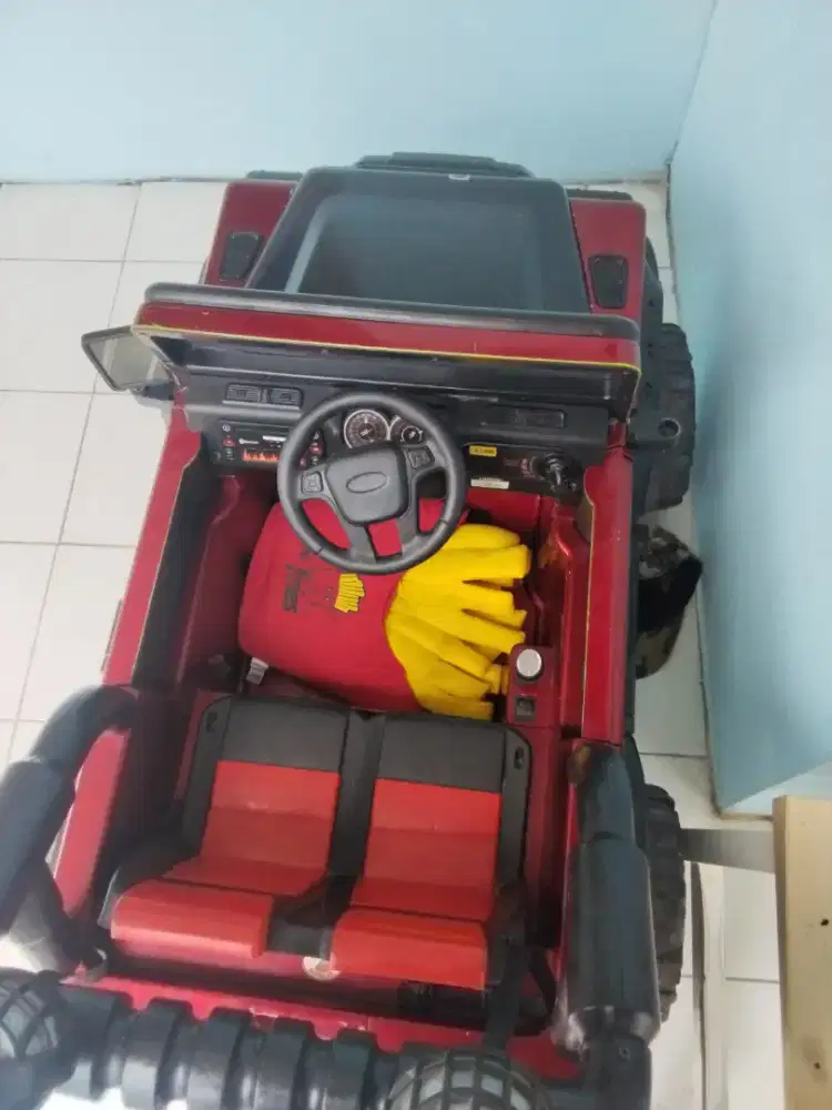 Mobil main anak