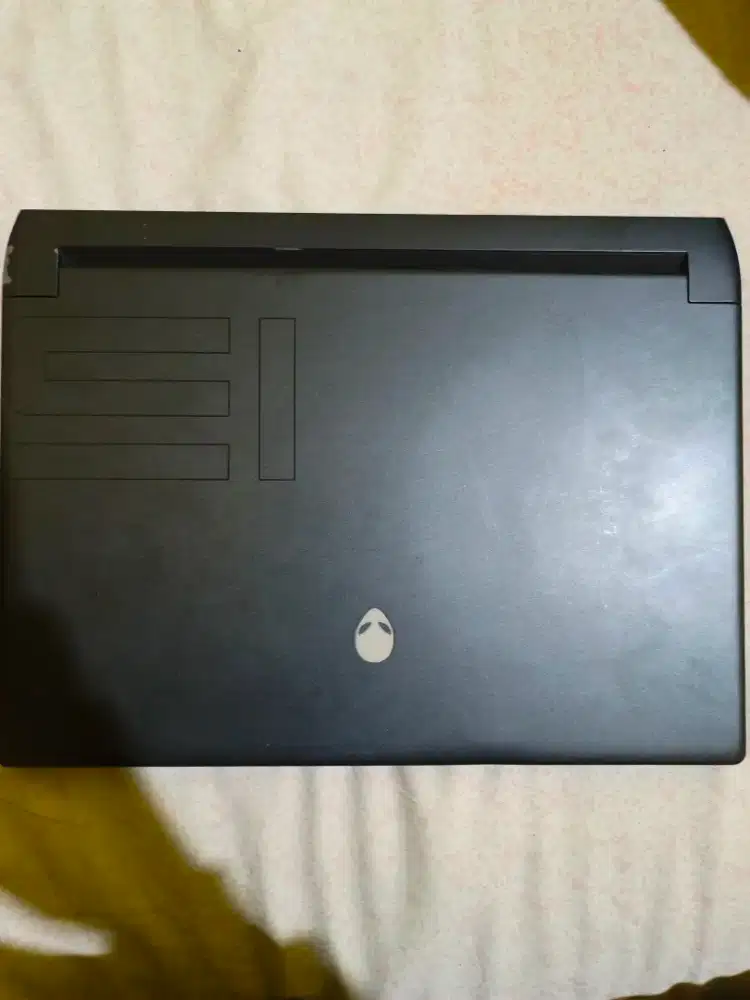 Alienware m15 Ryzen Edition R5