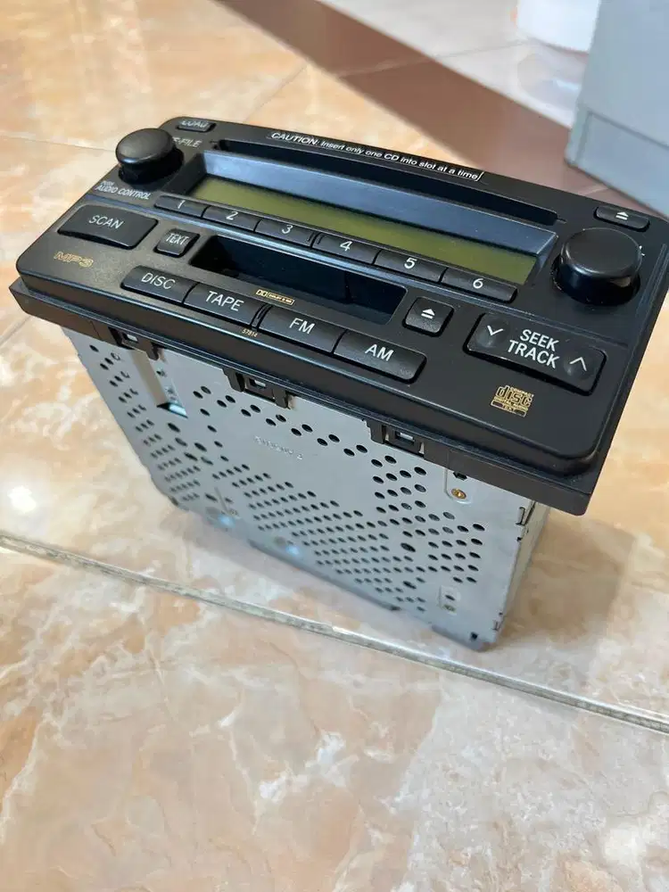 Head Unit Original Toyota Fortuner 2005