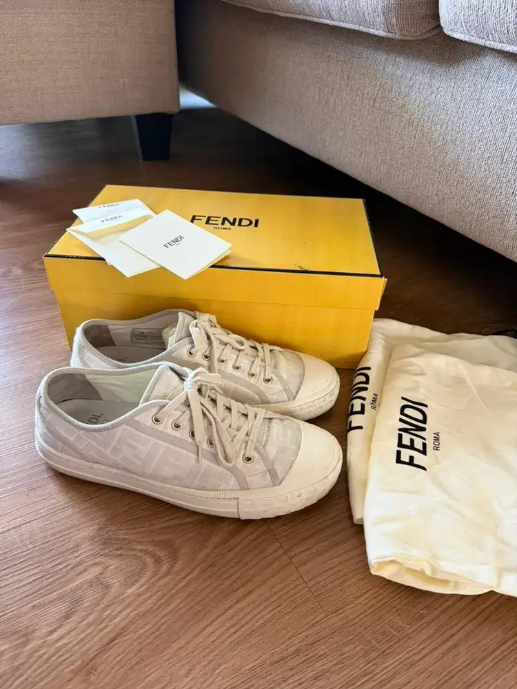 Sepatu Fendi FF Men Sneakers Branded Preloved