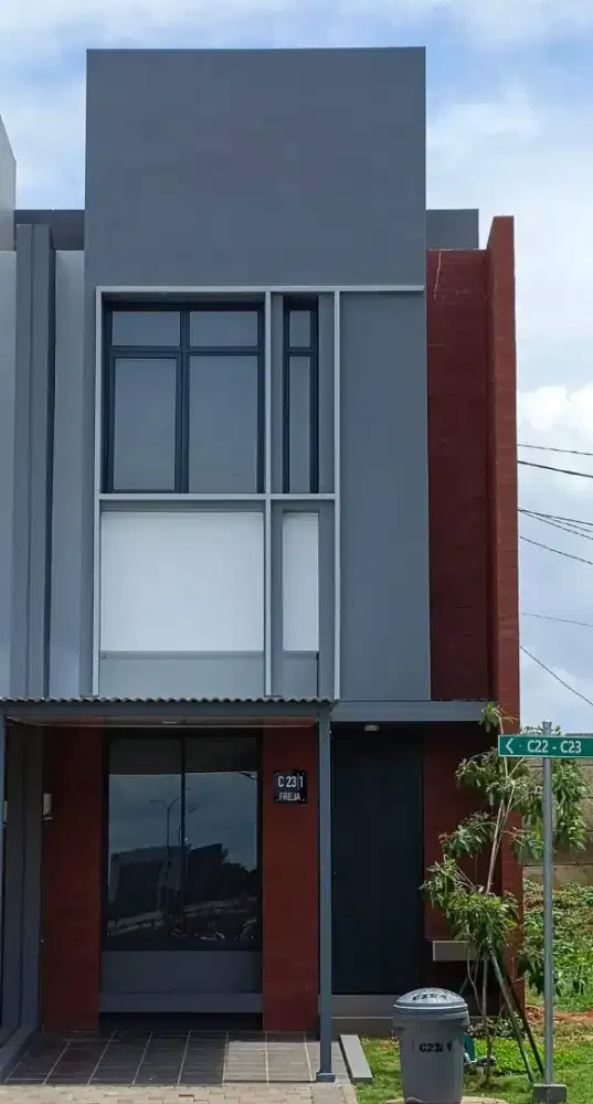 DISEWAKAN RUMAH STRATEGIS DI BSD