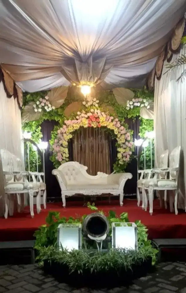dijual 1 set kursi pelaminan second