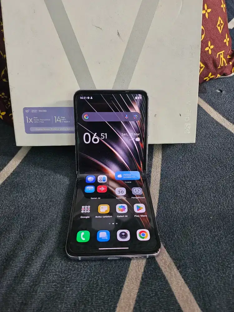 Tecno phantom v flip 5G 8/256GB