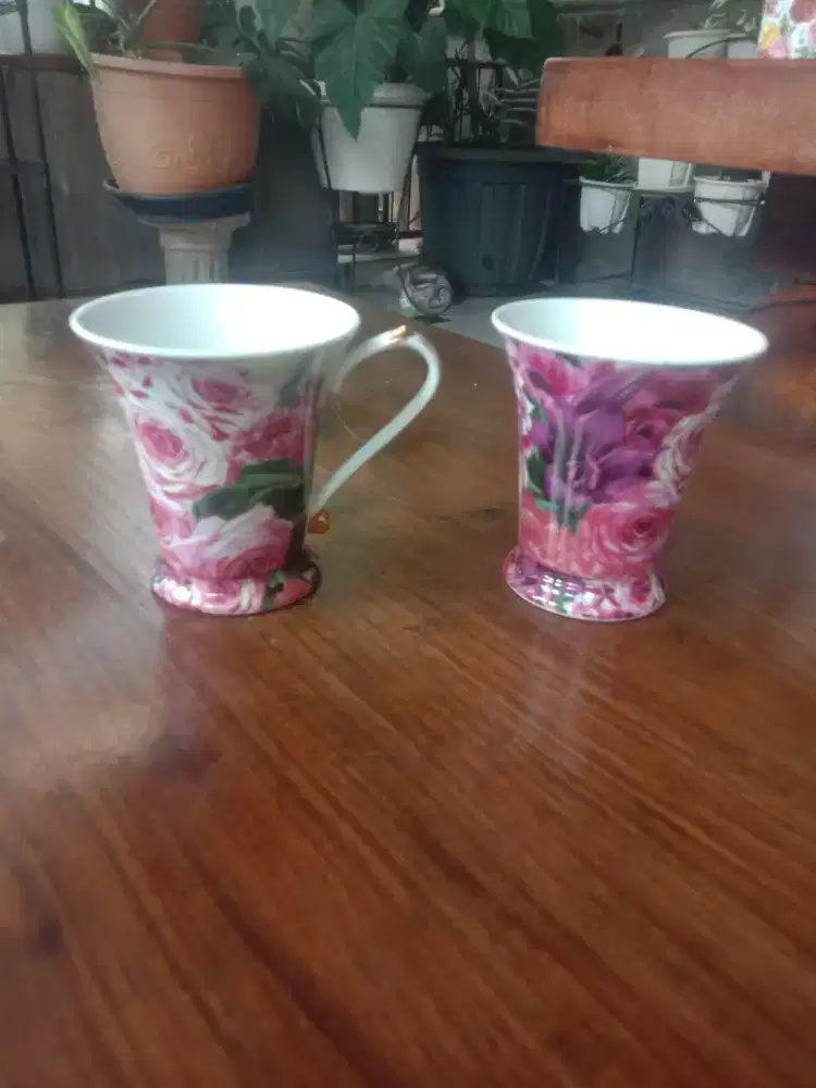dijual cangkir mewah motif bunga 1 set