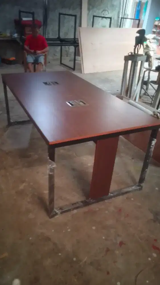 Meja meeting Ukuran P 200cmX L100cmX T75cm