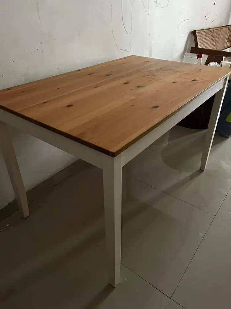 Meja makan IKEA