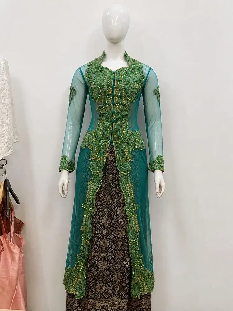 Set kebaya brukat
