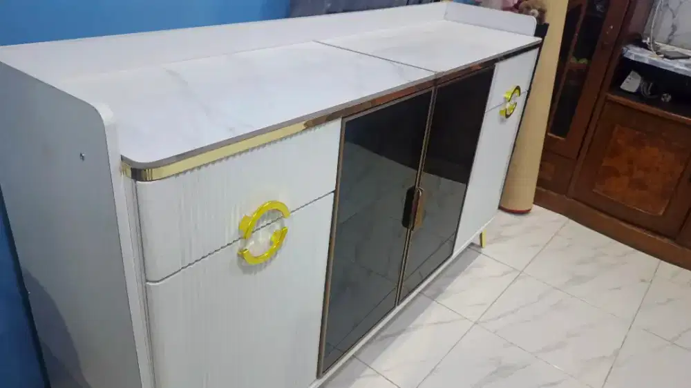 Baruu! meja TV/rak rv