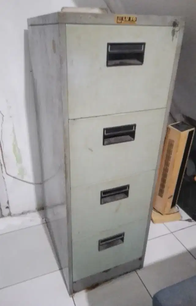 Filing cabinet 4 laci