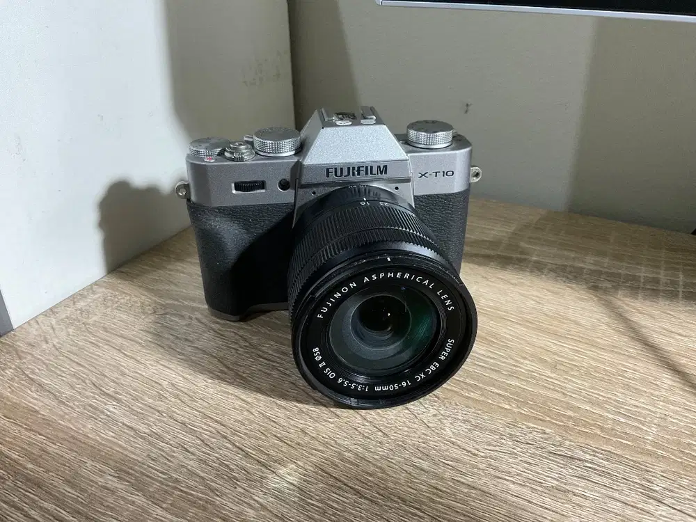 [JUAL SECOND] FUJIFILM XT-10 + LENSA