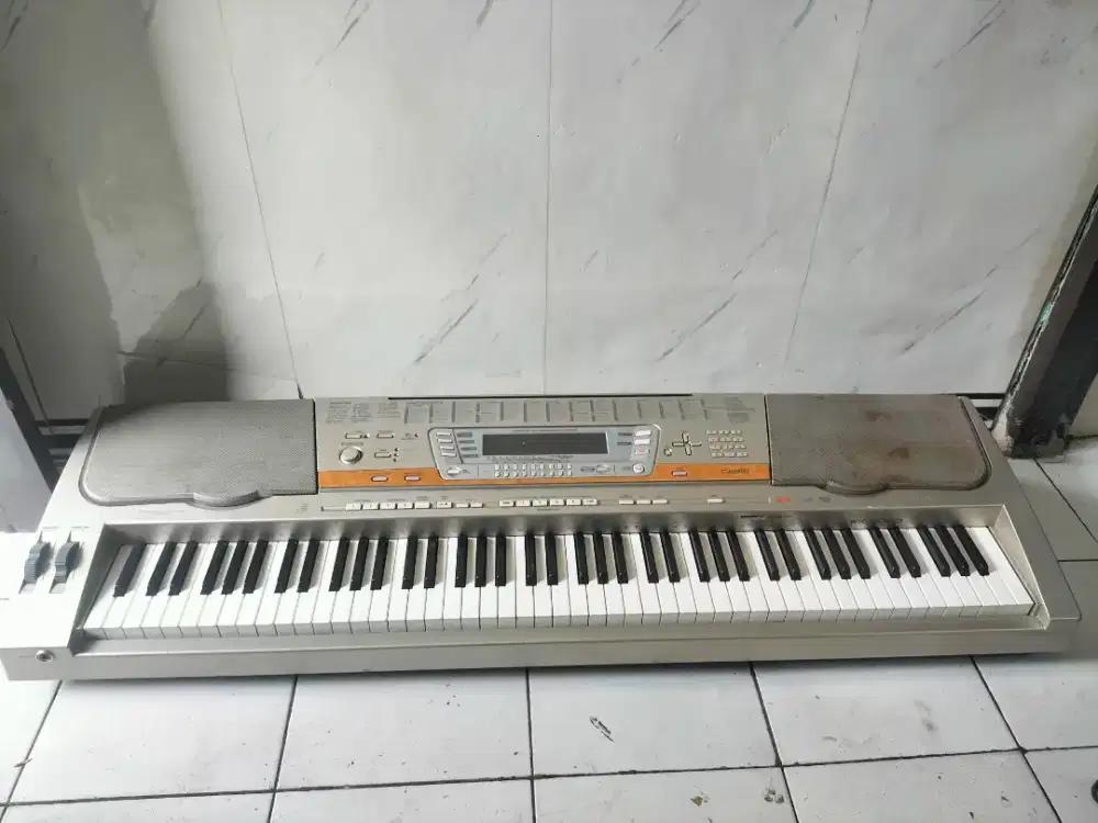 Piano Casio WK-8000