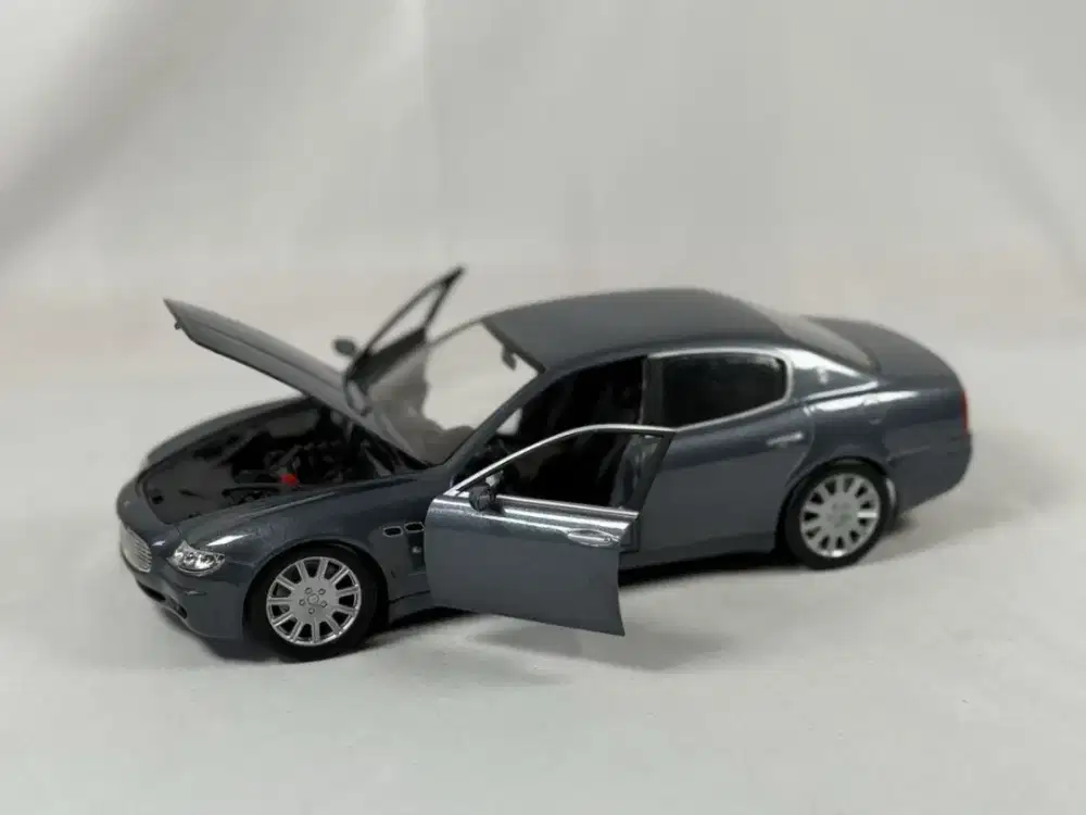 Hot Wheels Maserati Quattroporte scala 1 : 18