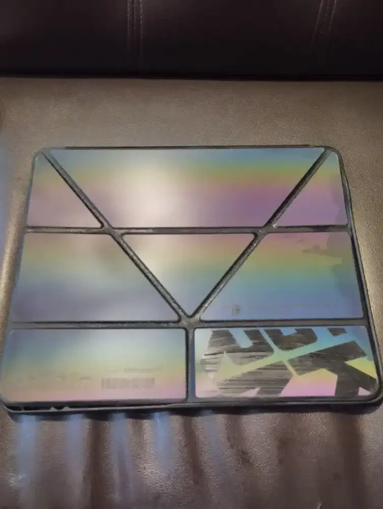 Skinarma Kira Kobai Detachable Case (varian warna hologram/chromatic
