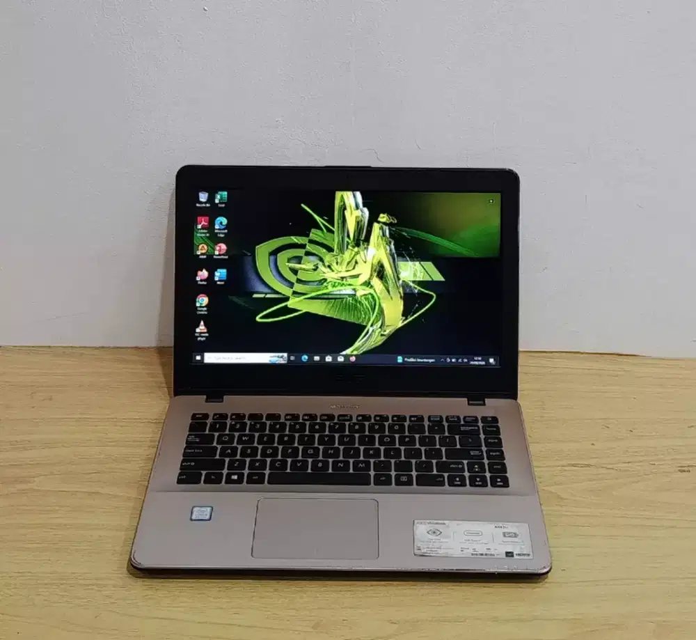Asus vivobook 14 A442U Core i5-8250U RAM 8GB SSD 128GB Nvidia GeForce