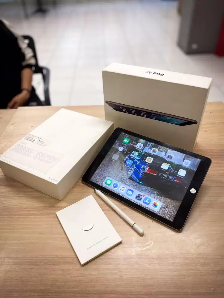 iPad Air Wifi Cell 32GB ex iBox + Stylus pen NOMINUS siap pakai!