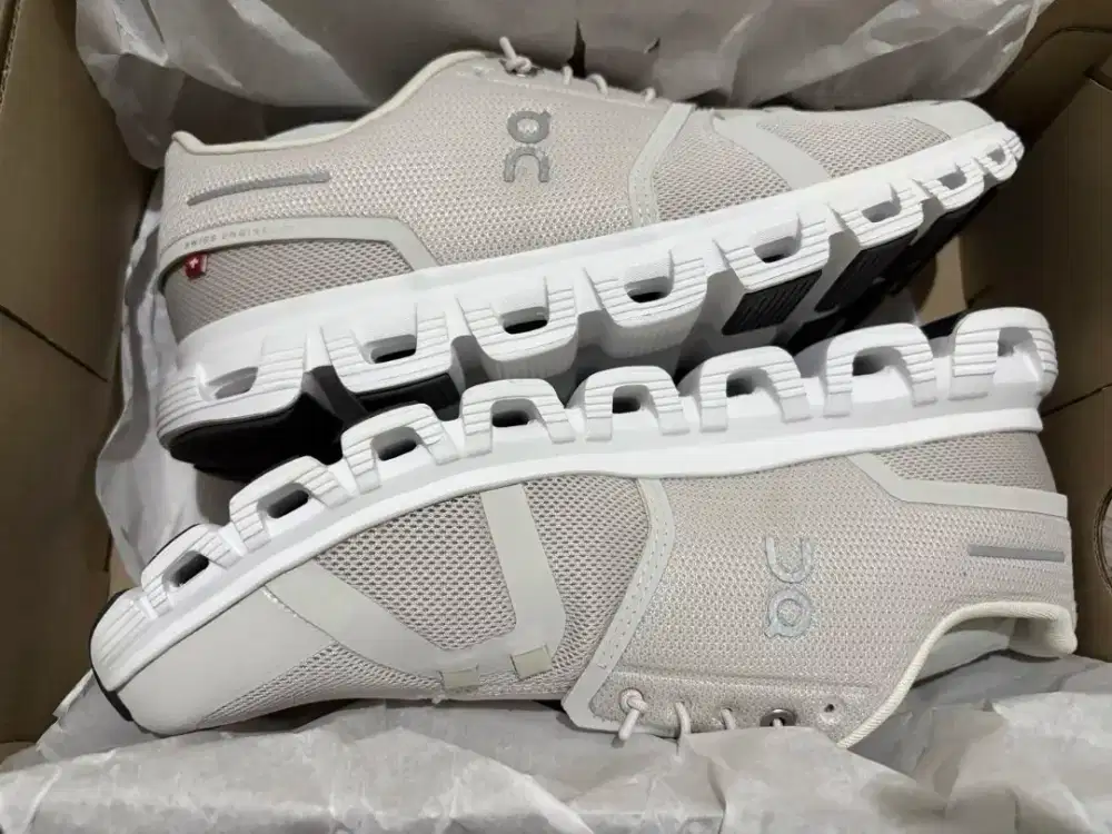 On Cloud 6 New Baru Size 42,5/ US 9 Warna Pearl White