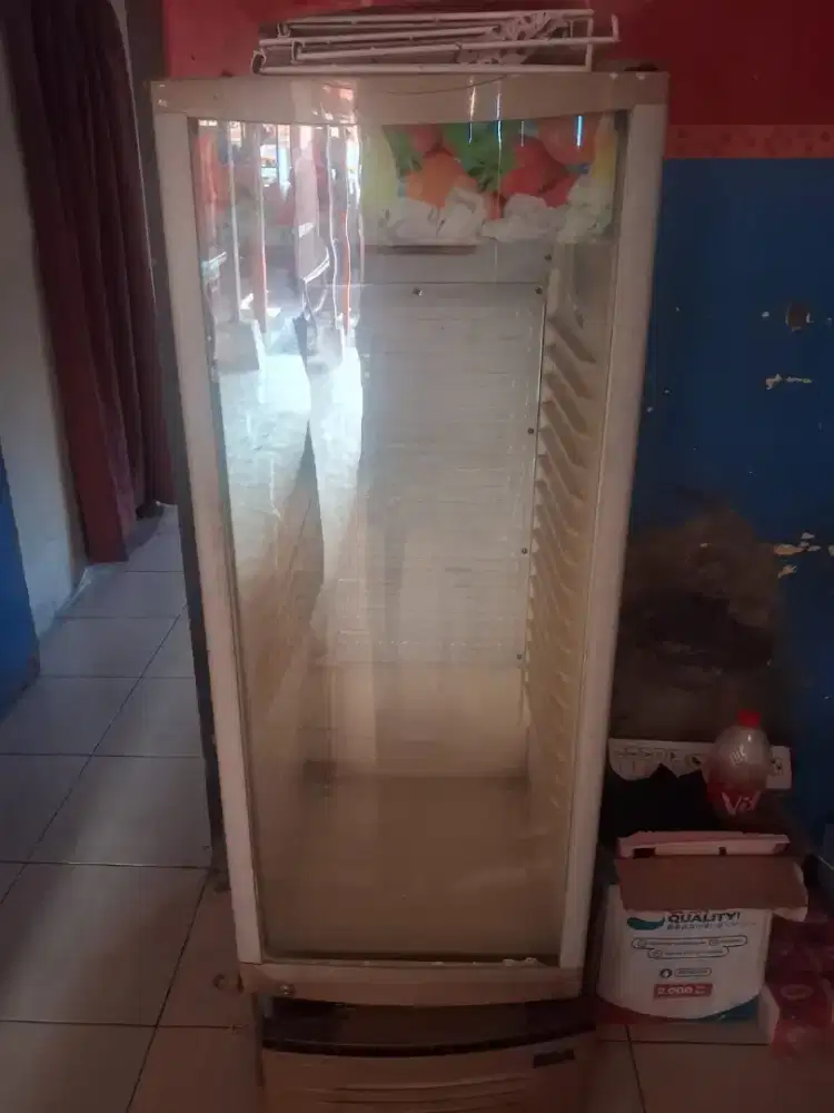 Dijual showcase