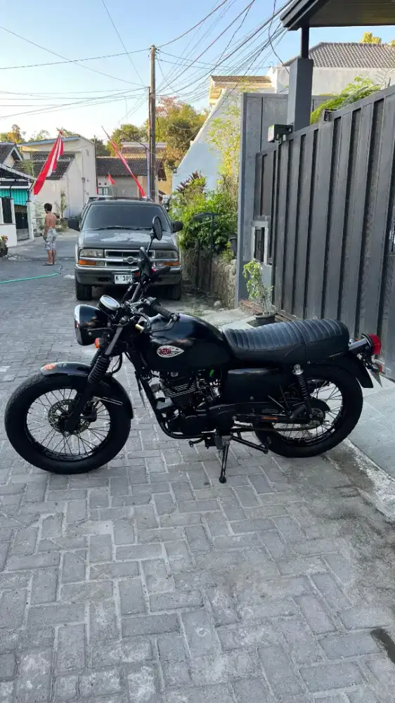 Kawasaki W175 SE 2019 Semi Modif Kondisi Siap Touring