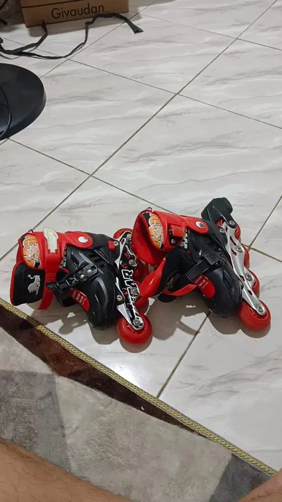 Dijual sepatu roda merk cougar second barang ori