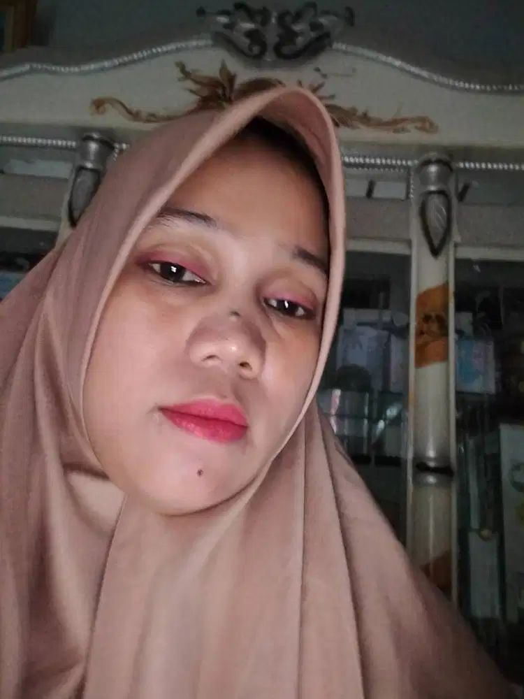 Umur 33thun.jika ada yang membutuhkan jasa art buat beres2