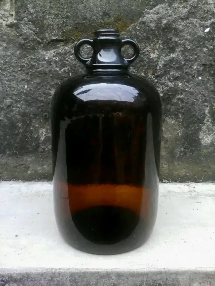 Botol kaca antik